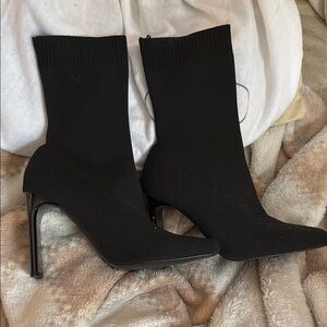 Zara Black Heeled Boots with Sleek Design